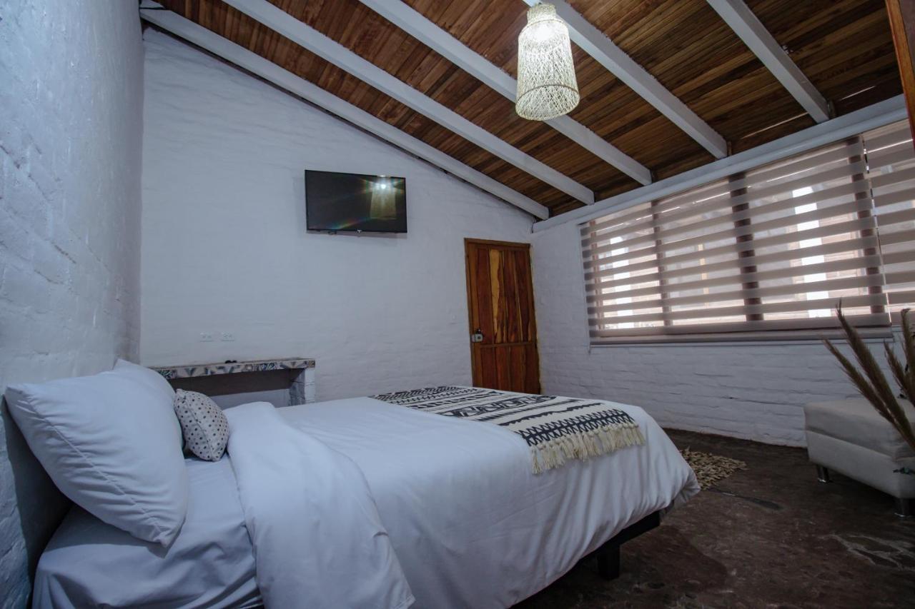 Rustic Quinta La Aurora Bed & Breakfast Banos  Bagian luar foto